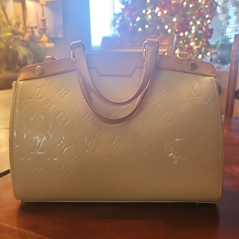 Louis Vuitton Vernis Brea GM Practically New! No Yellowing At All
